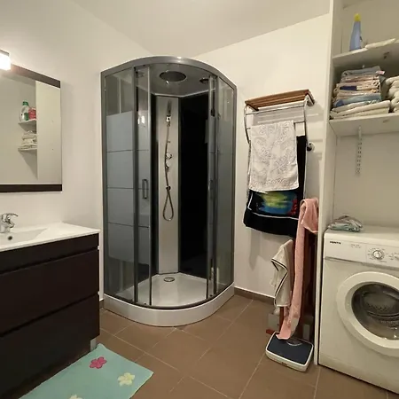 T2 With Balcony Near Center Apartment Romainville